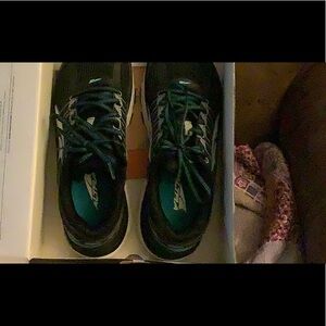 Altra provision 3.0Black and Teal Sports Shoes. Size 7